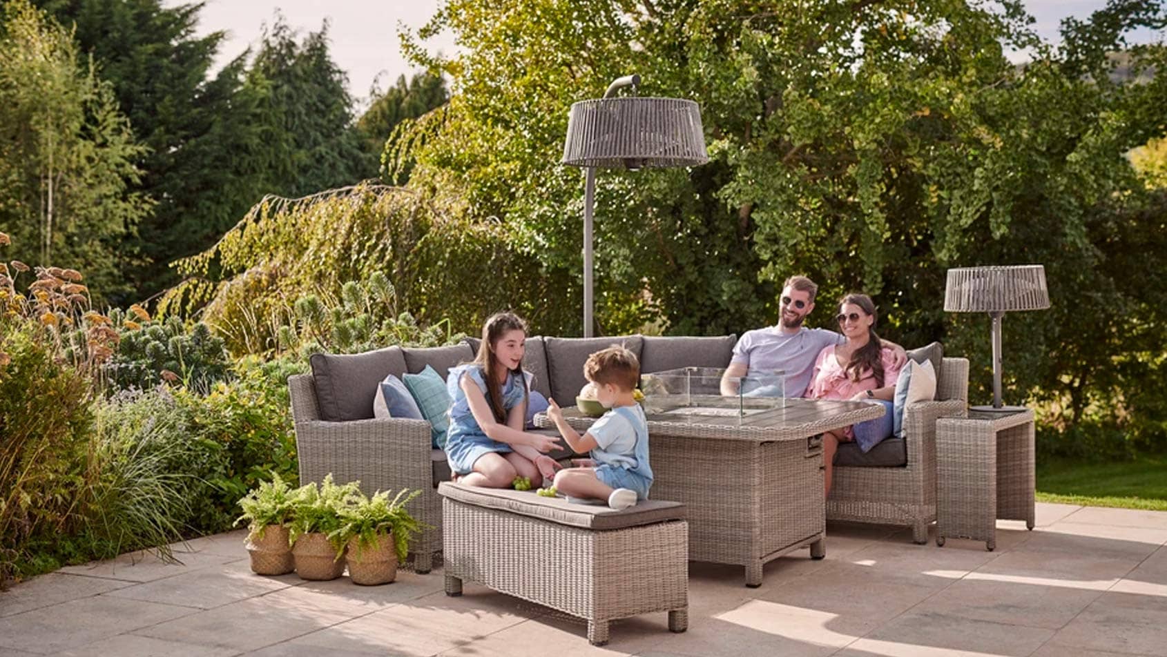 Keep yourselves warm in the garden